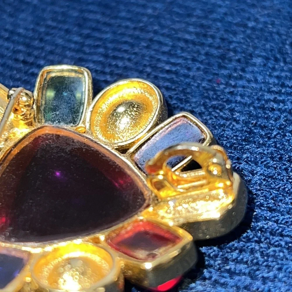 Gorgeous Joan Rivers Multi Colored Gripoix Cabochon and Crystal Brooch / Pendant - Picture 4 of 7
